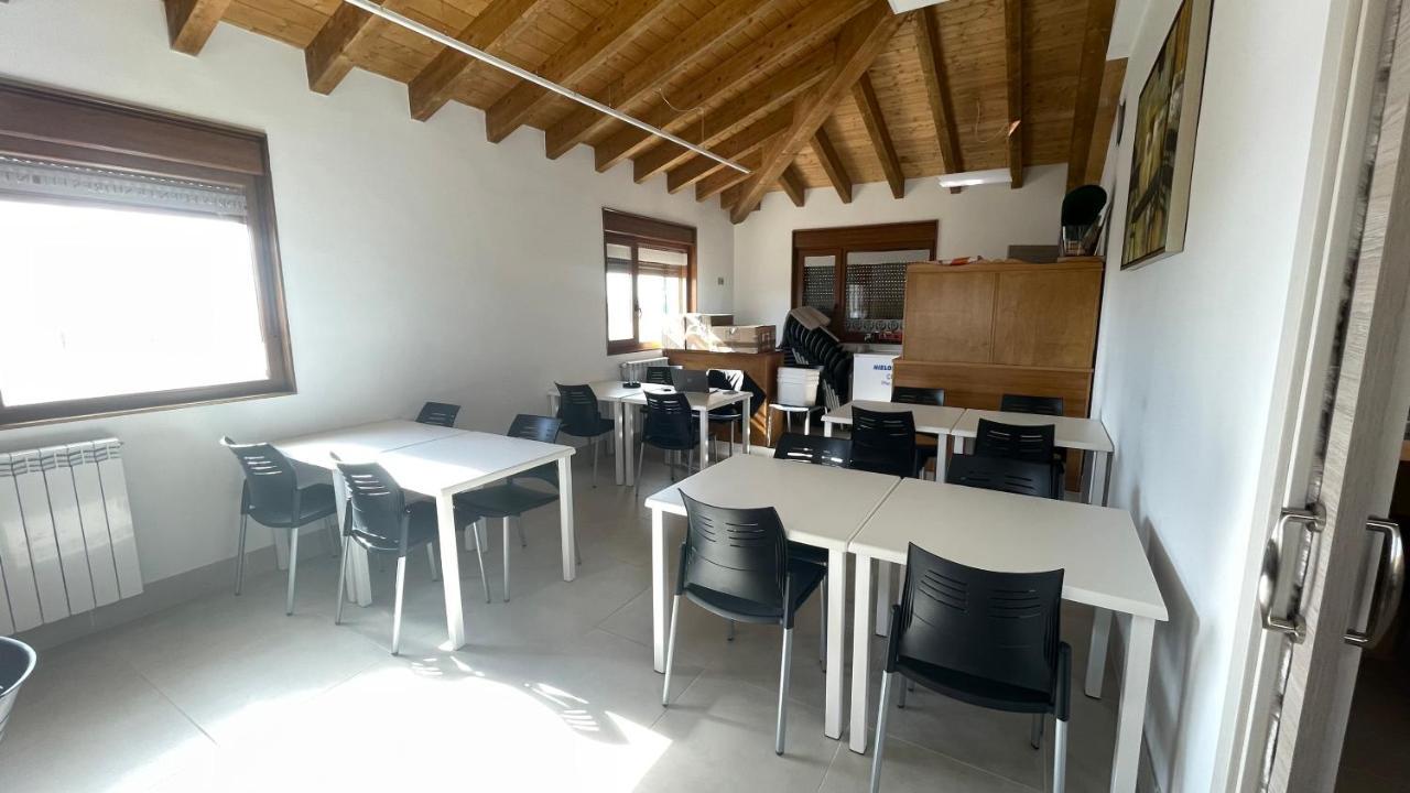Albergue De Peregrinos Fuente Sidres Burgo Buitenkant foto